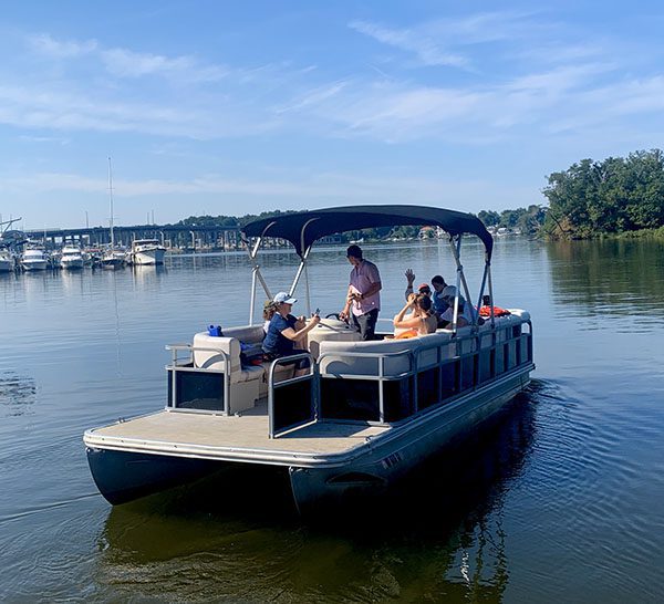 26′ Bennington Pontoon