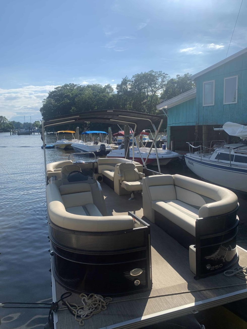 26’ Crest Tritoon Boat Rentals Chesapeake Bay