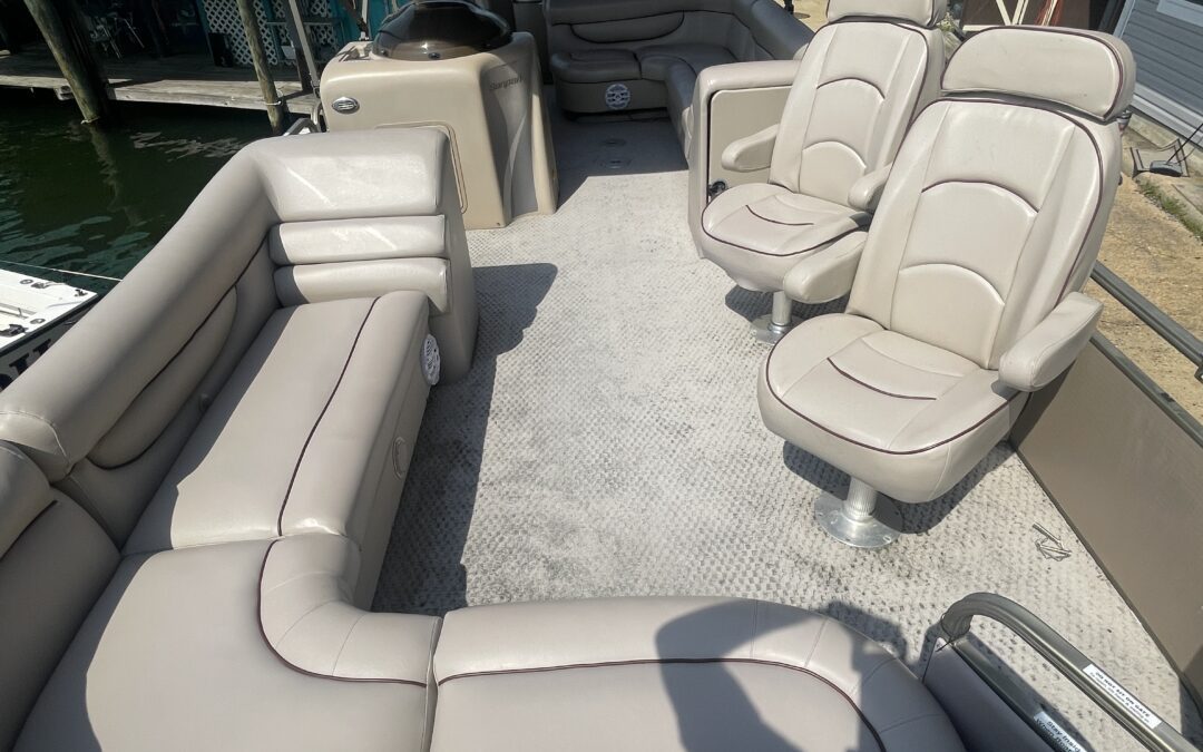 27’ Godfrey Tritoon Boat